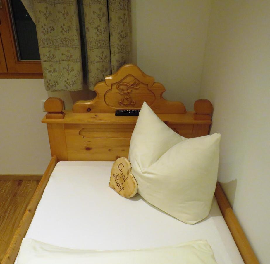 Haus Hubertus - Gaestehaus Sahler Partenen Luaran gambar